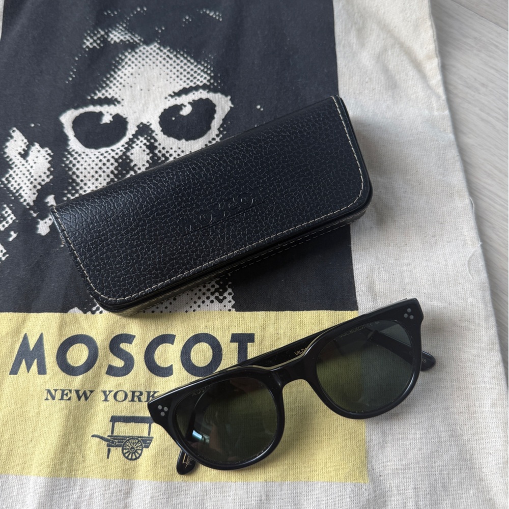 MOSCOT Vilda Sun Round Sunglasses in Black